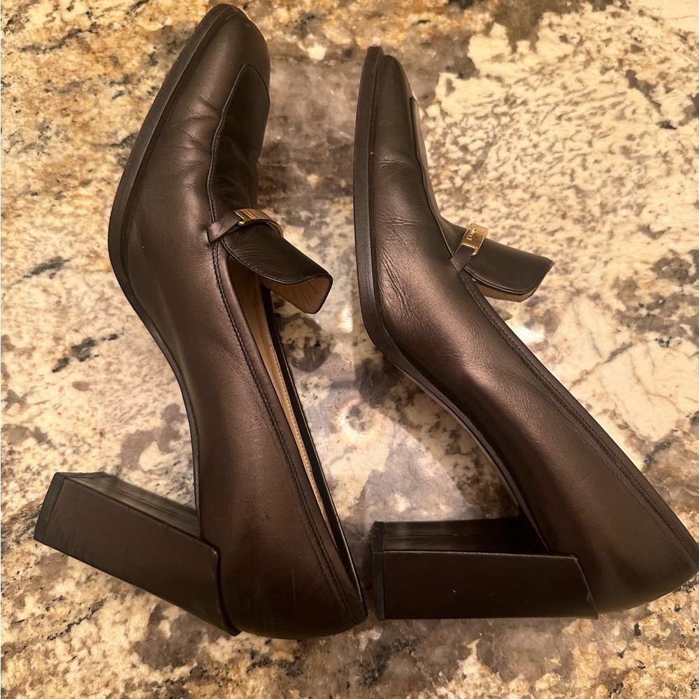 Gucci Authentic Woman size 8 B, 3 1/2 inch heel Shoes In really good condition.